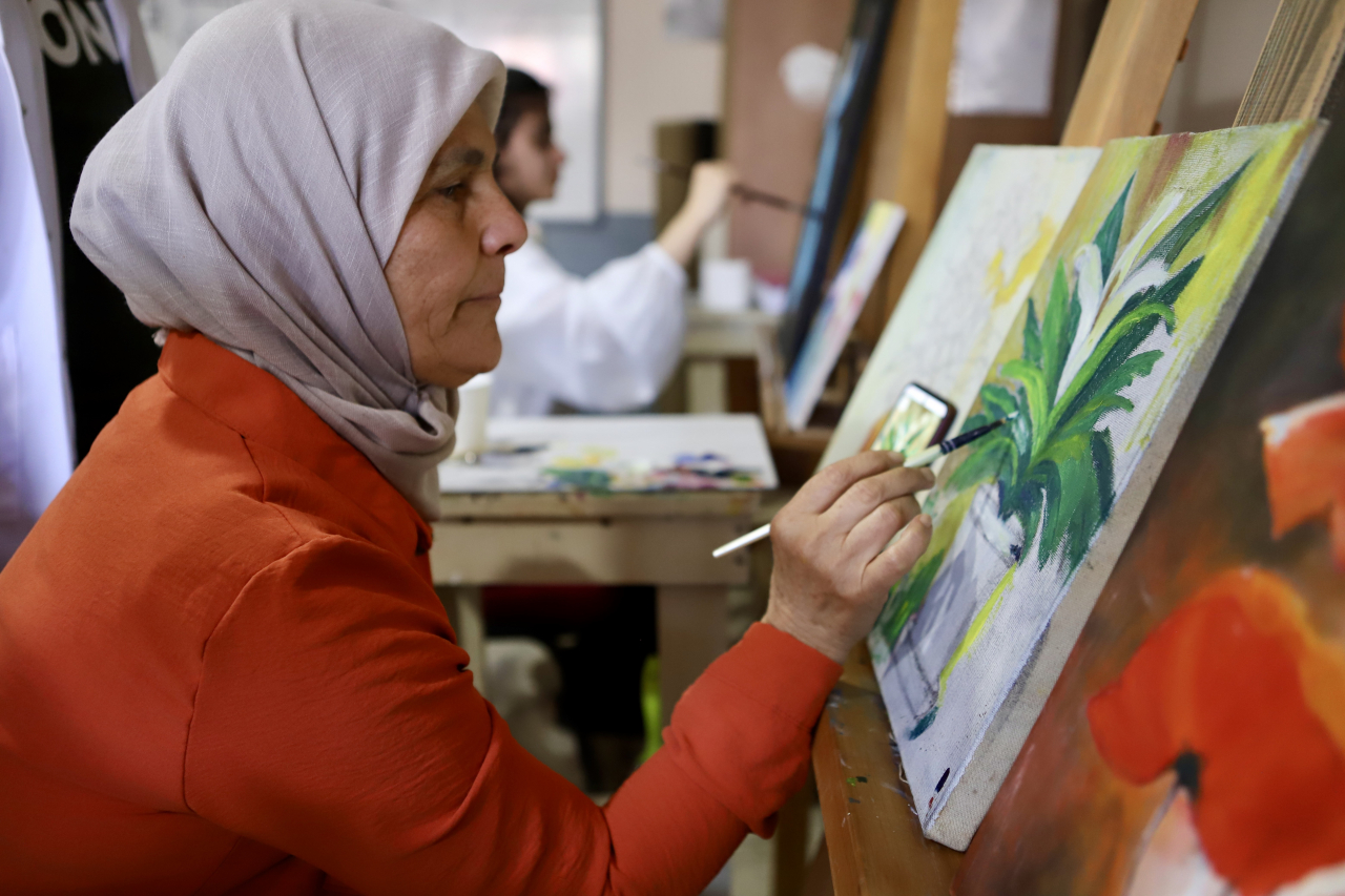 Ağrı'da 62 yaşındaki kadının resim azmi ilham veriyor