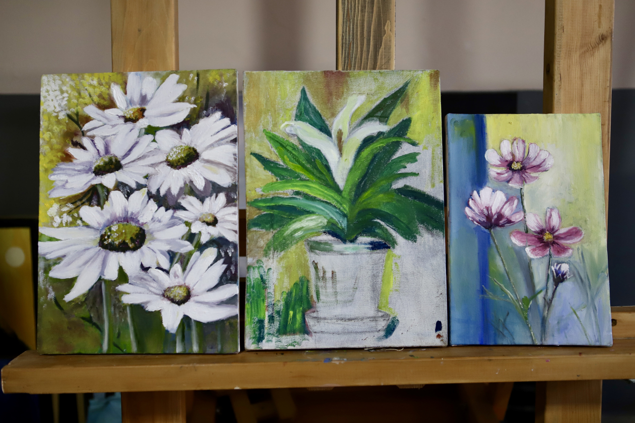 Ağrı'da 62 yaşındaki kadının resim azmi ilham veriyor