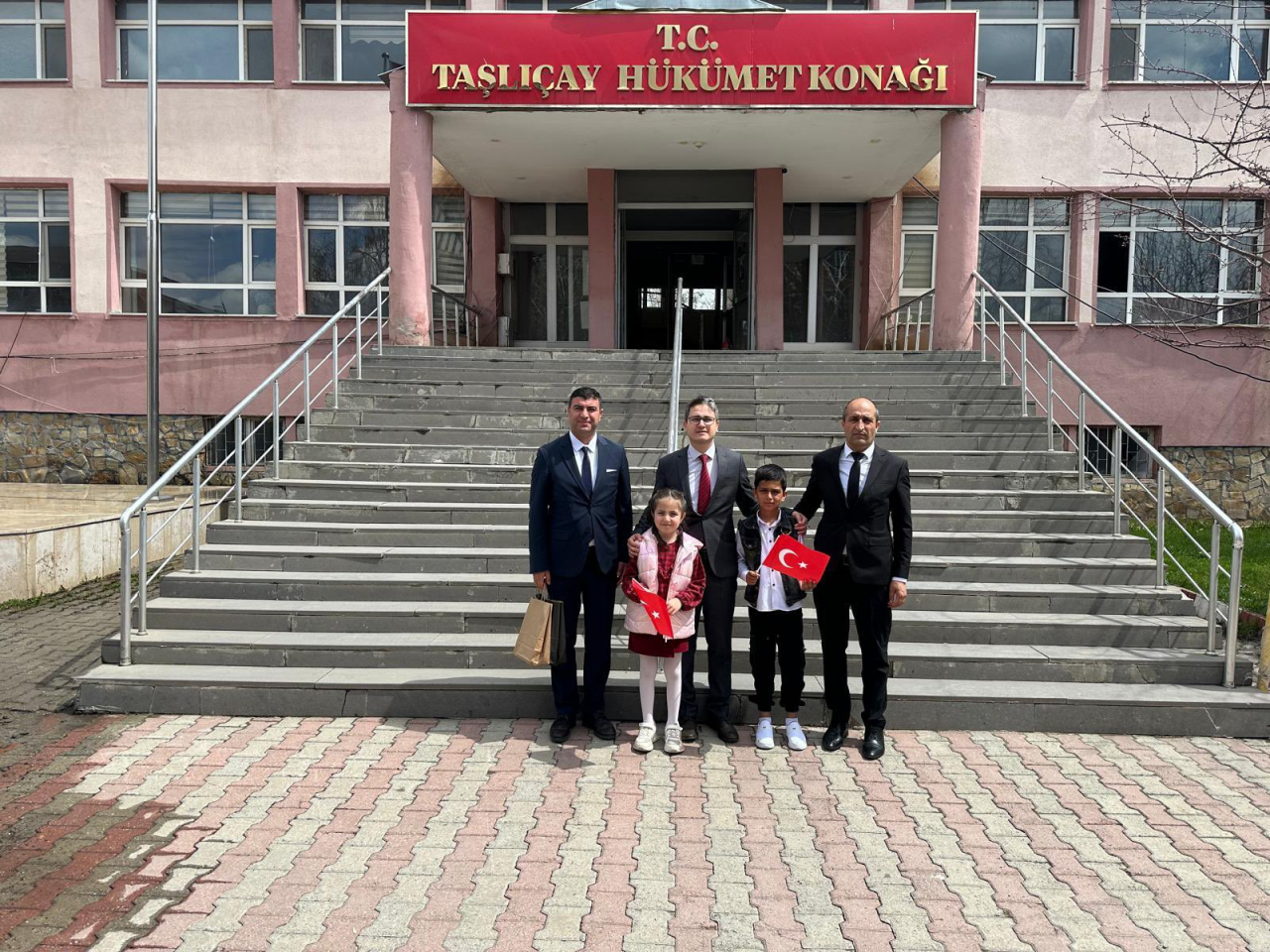 Taşlıçay'da kaymakamlık görevini çocuklar üstlendi