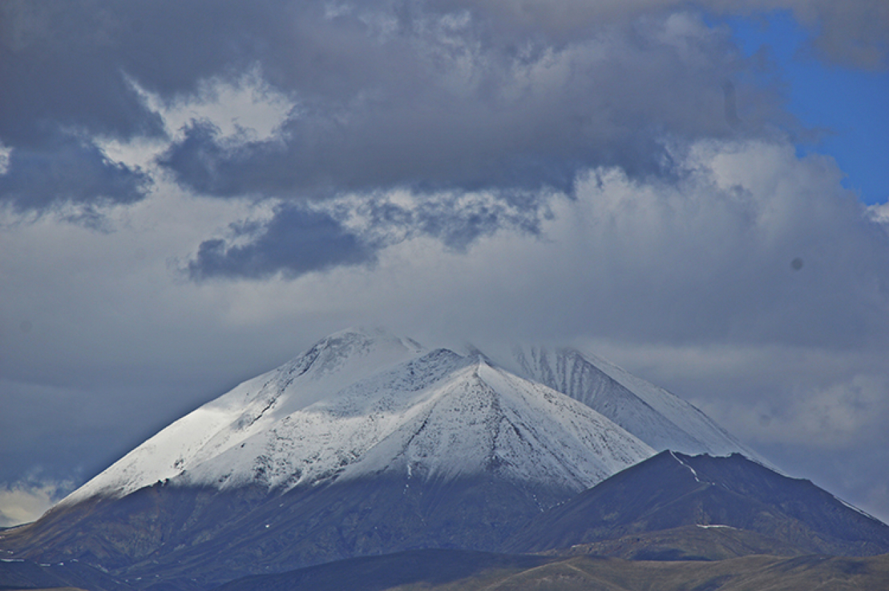 Kösedağ'da bahar ortasında kar sürprizi