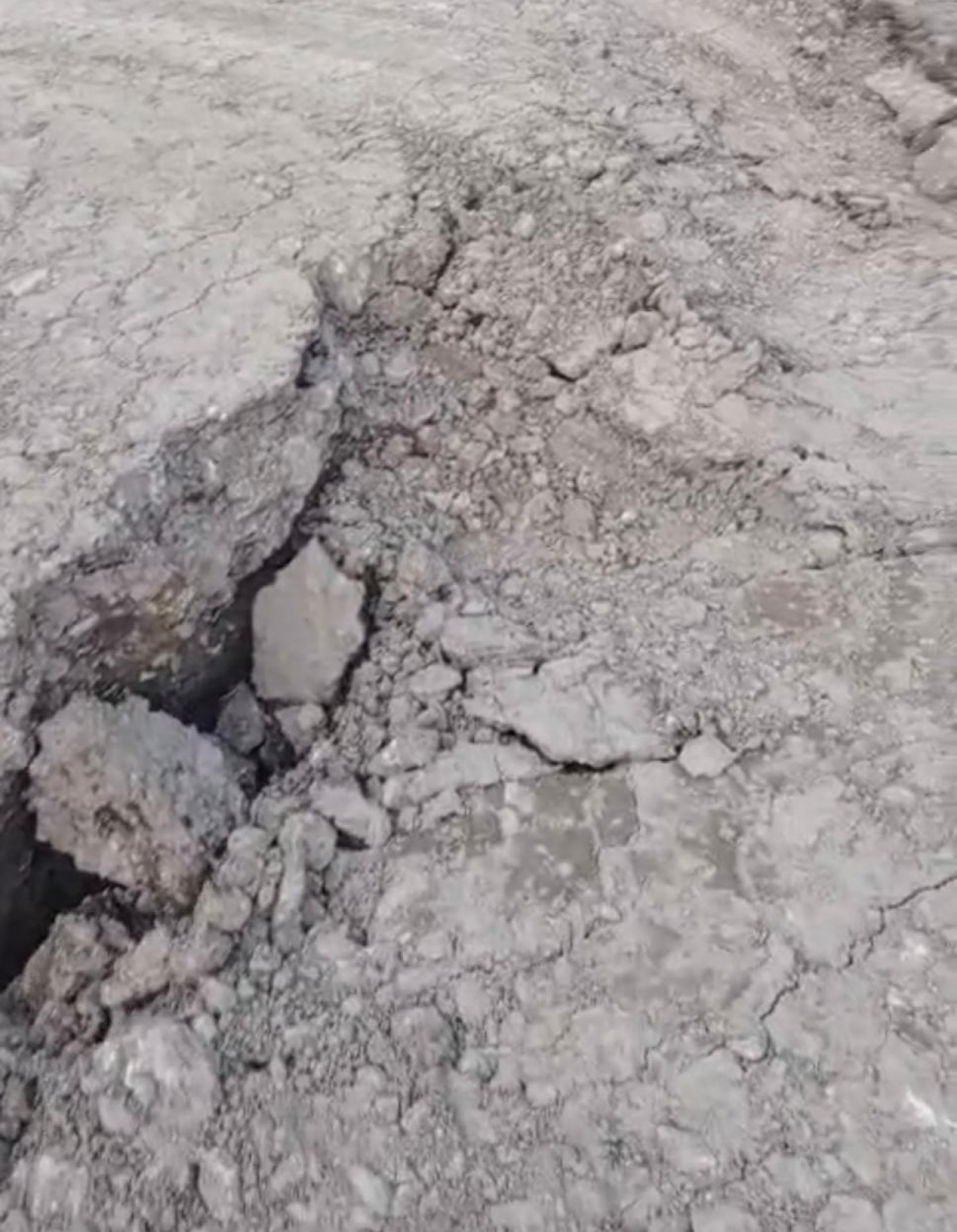 Eleşkirt'te heyelan nedeniyle çöken yol onarıldı