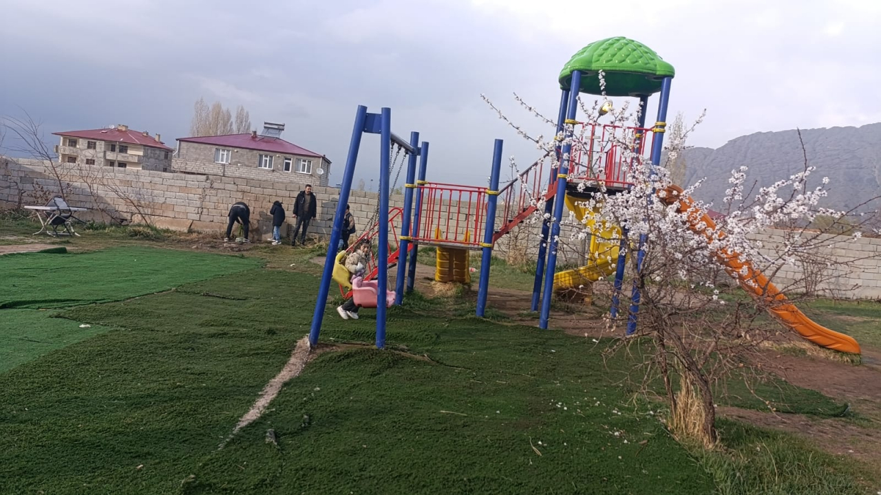 Doğubayazıt'ta bahar havası piknik alanlarını hareketlendirdi