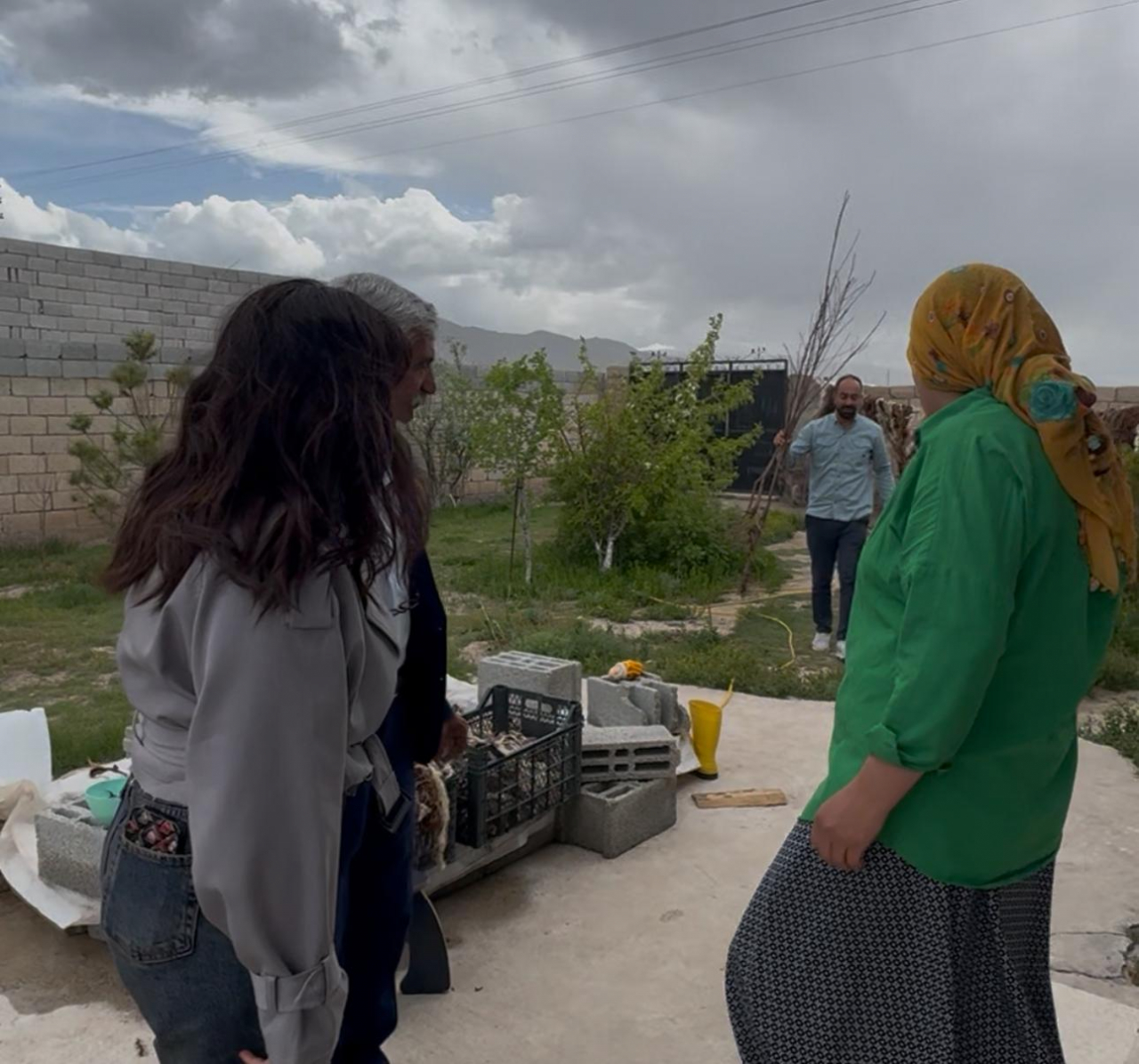Doğubayazıt'ta çevre seferberliği: Belediye vatandaşa yüzlerce fidan dağıttı