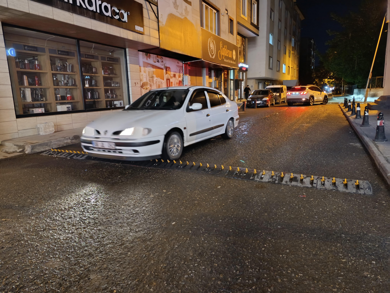 Ağrı'da trafiğe nefes aldıracak uygulama: Tek yön sistemi devrede