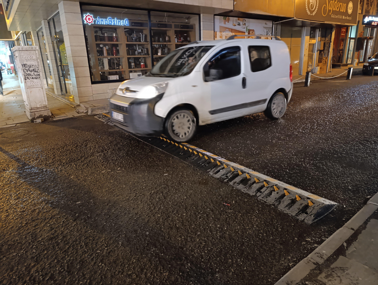 Ağrı'da trafiğe nefes aldıracak uygulama: Tek yön sistemi devrede