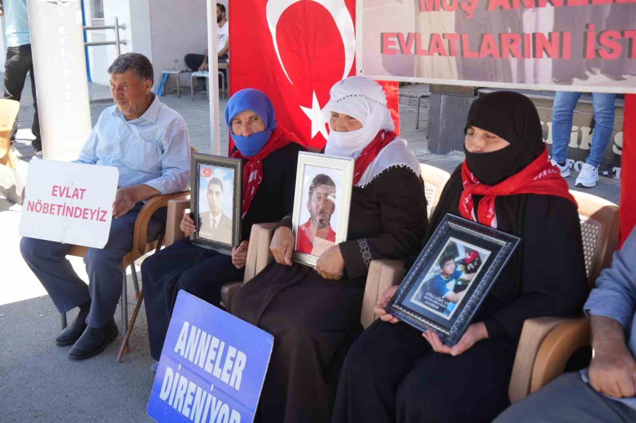 Muş'ta Evlat Nöbeti Sürüyor: Aileler 'Terörsüz Türkiye' Sürecinden Umutlu
