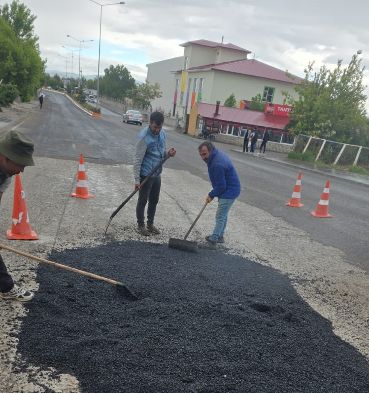 Ağrı'da asfalt onarım çalışmaları hız kazandı