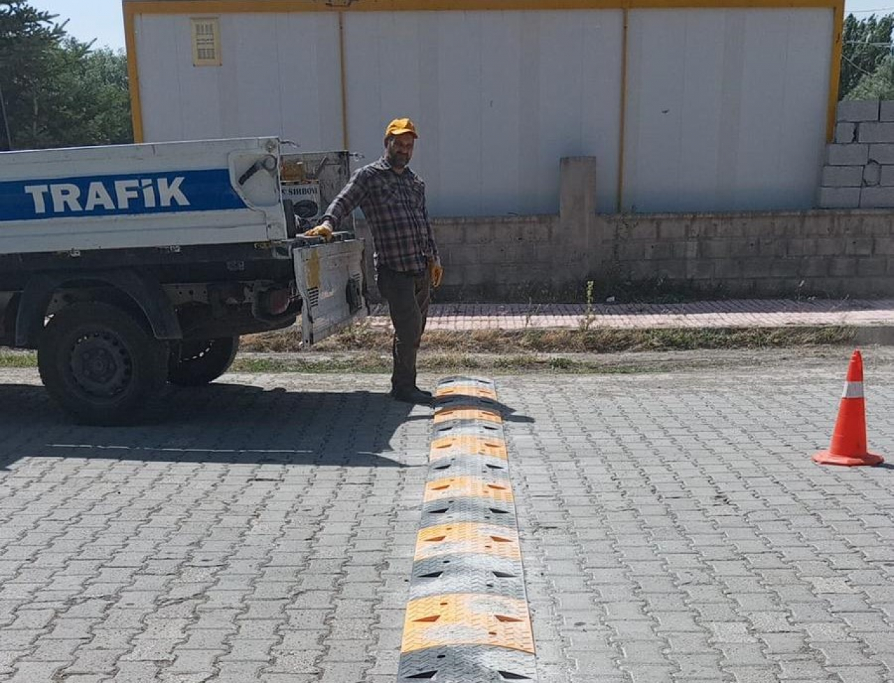 Ağrı'da kent içi trafiğe hız kesici ve kapan düzenlemesi