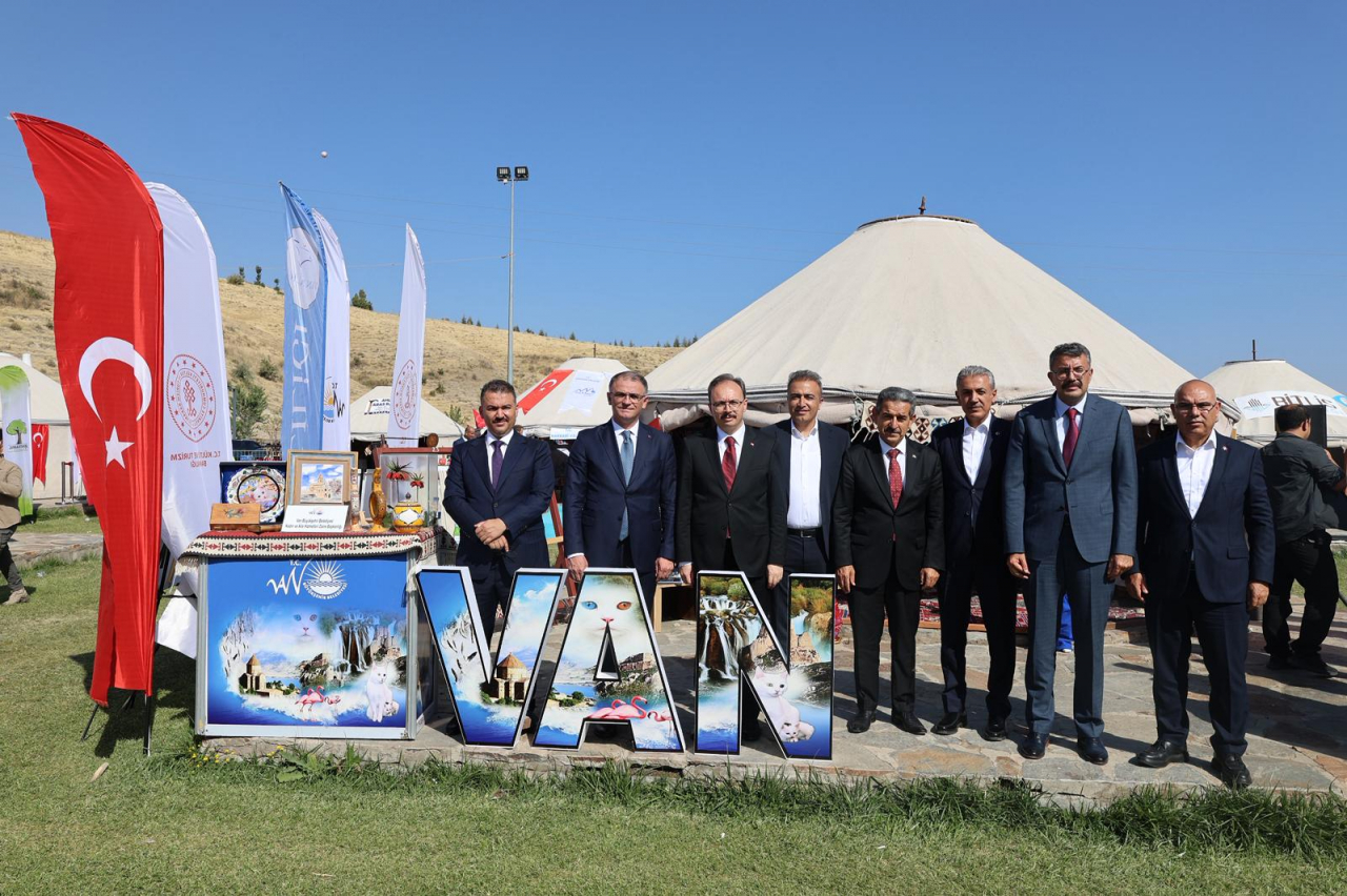 Valiler 1071 Sultan Alparslan Otağı'nı Ziyaret Etti