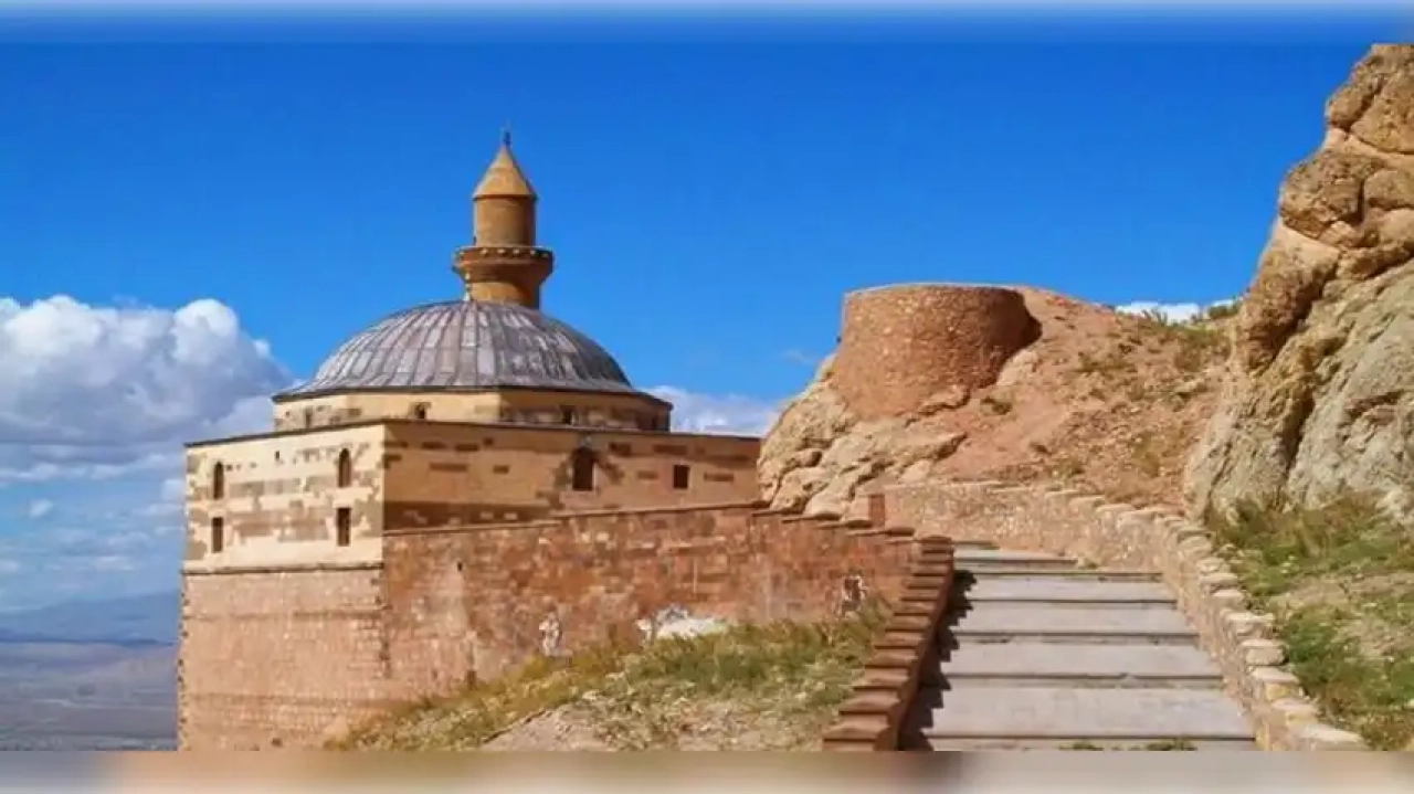 Doğunun zirvesi: Ağrı'da gezilecek yerler, tatlar ve yol rehberi