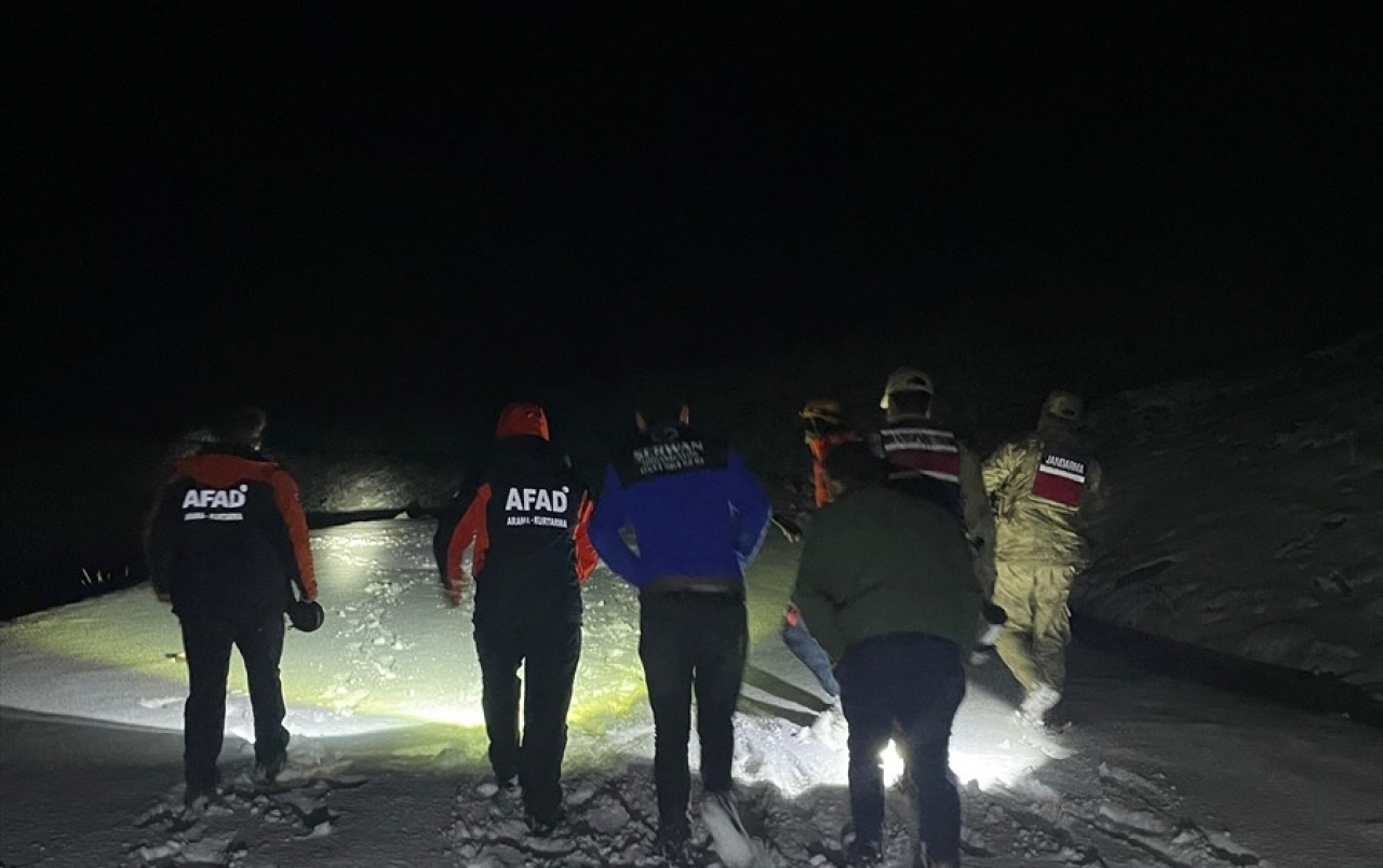 Balık Gölü yakınlarında kara saplanan iki kişi kurtarıldı