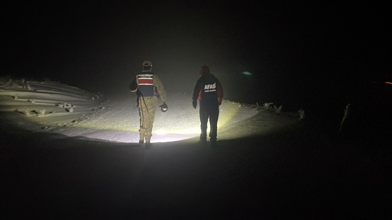 Balık Gölü yakınlarında kara saplanan iki kişi kurtarıldı