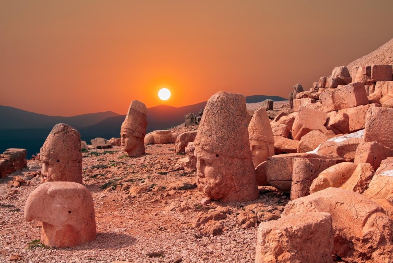 Nemrut Dağı: Güneşin Başkenti Nemrut Dağı'nı Keşfediyoruz