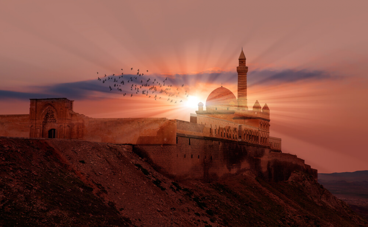 İshak Paşa Sarayı Gezisi: Issızlığın Ortasında İhtişamlı Bir Güzellik