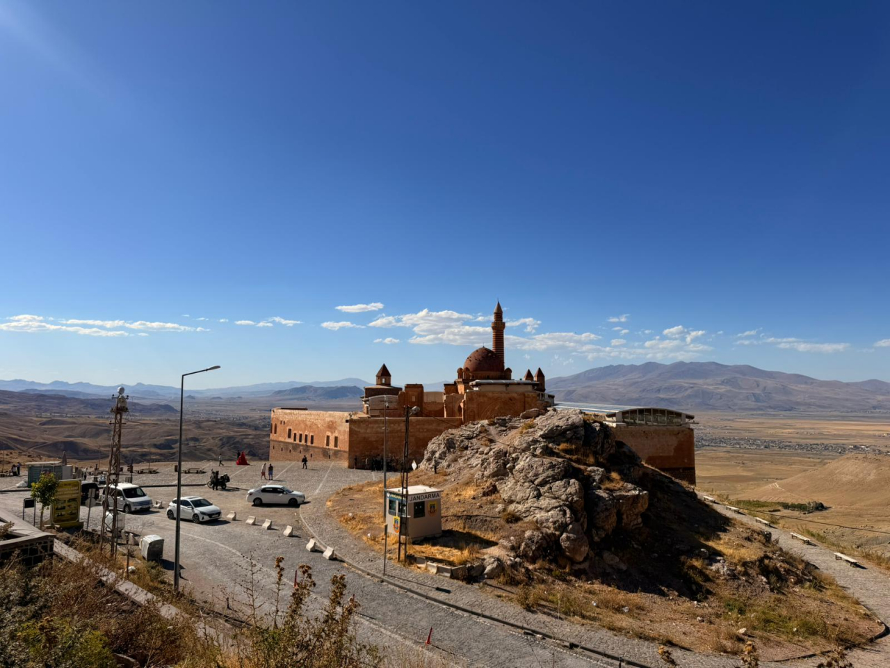 İshak Paşa Sarayı'nın hamamı tarih meraklılarının dikkatini çekti