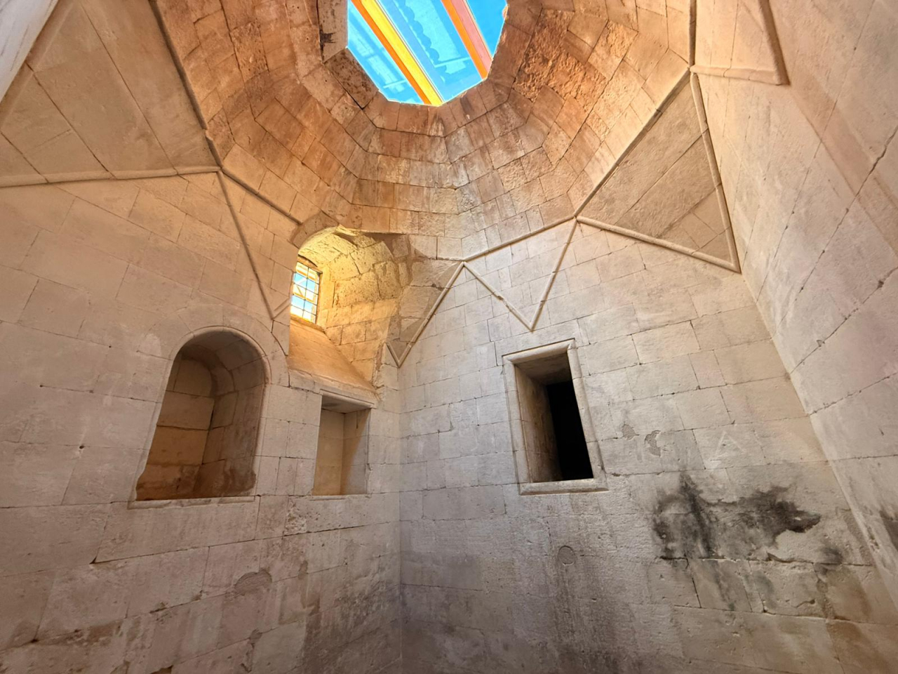 İshak Paşa Sarayı'nın hamamı tarih meraklılarının dikkatini çekti