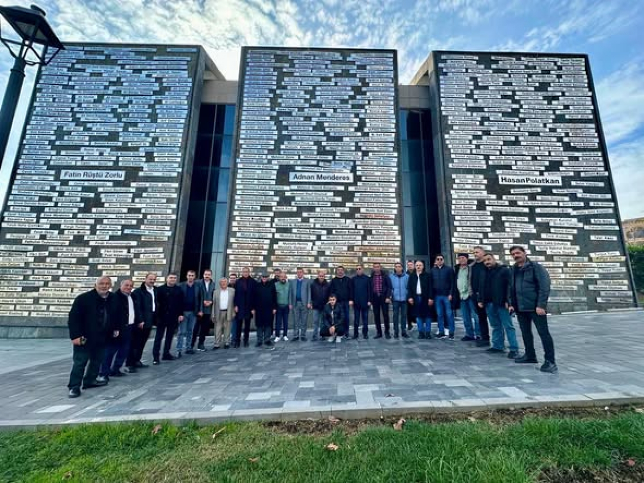 Bitlis'ten Şehit Yakınlarına Tarih Yolculuğu: Yassıada ve Çanakkale Ziyareti