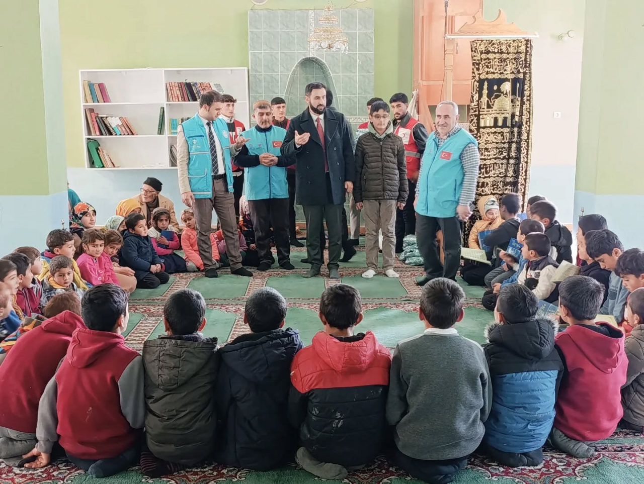 Diyadin'de Kur'an kursu öğrencilerine moral ziyareti