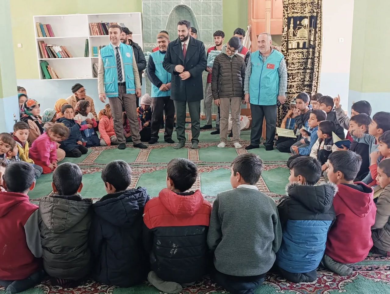 Diyadin'de Kur'an kursu öğrencilerine moral ziyareti