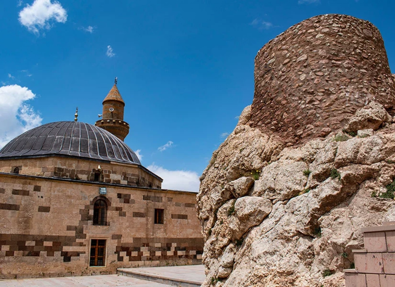 Ağrı'nın Görkemli Doğası: Dağlardan İlham Alan Keşif Noktaları