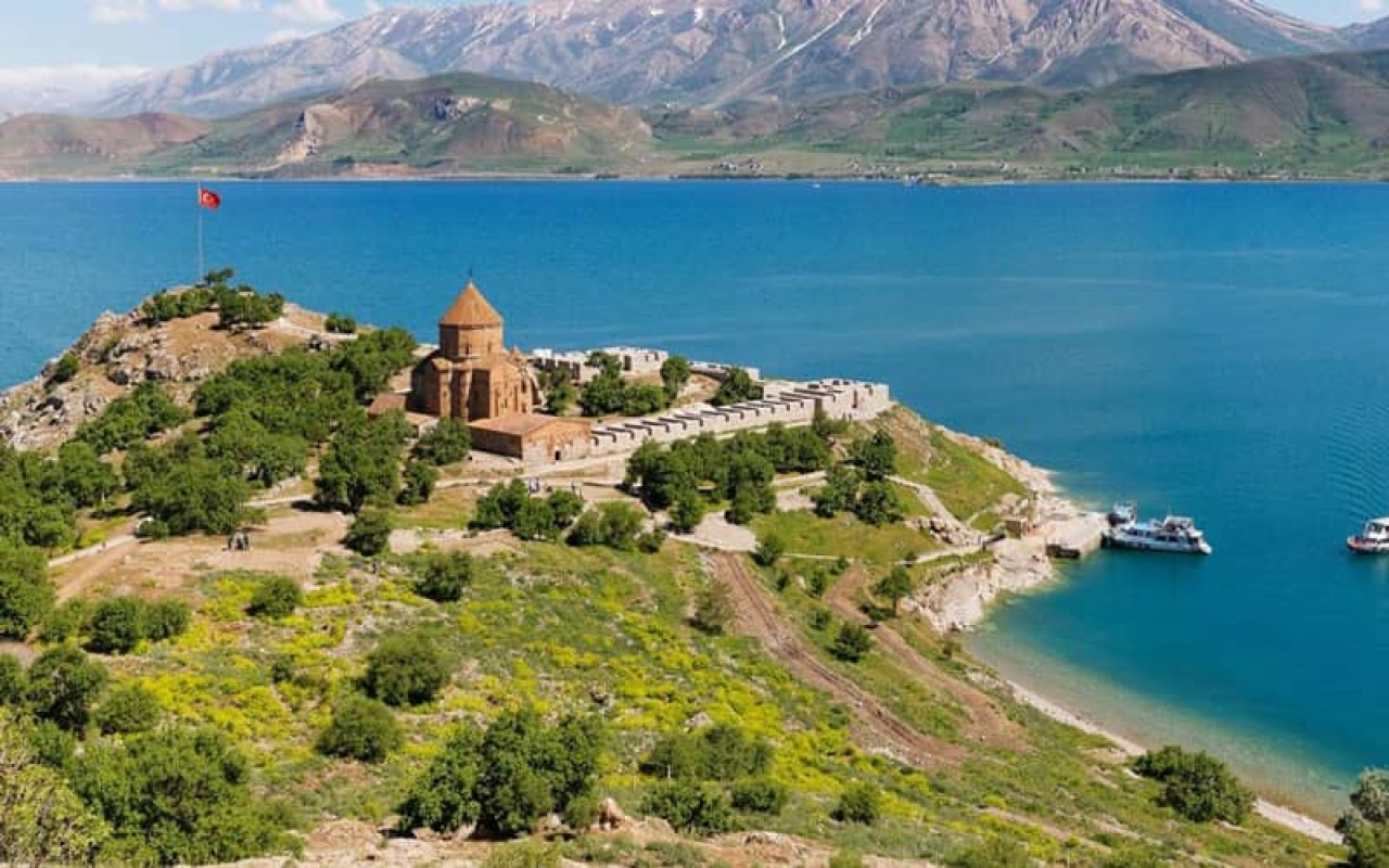 Van'da Gezilecek Yerler: Mutlaka Görmeniz Gereken 12 Rota