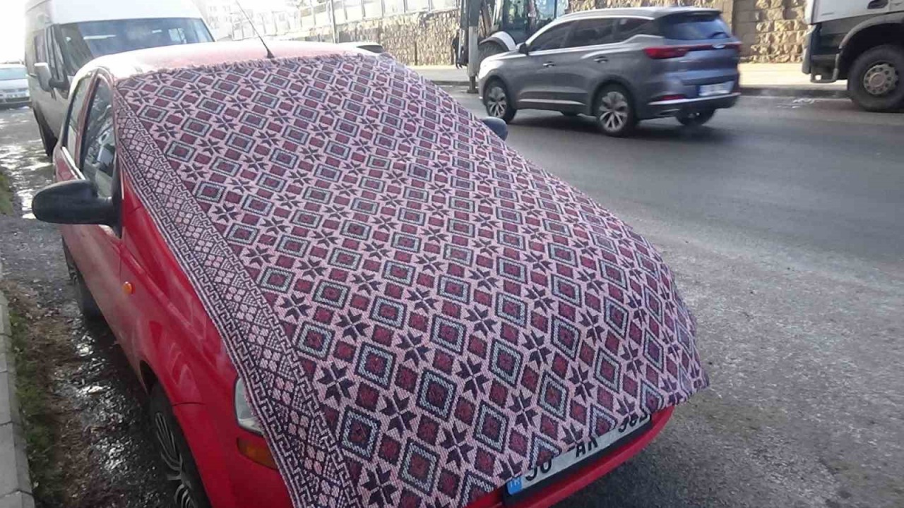 Kars'ta eksi 13 derece soğuklar yaşamı olumsuz etkiliyor, vatandaşlar önlem alıyor