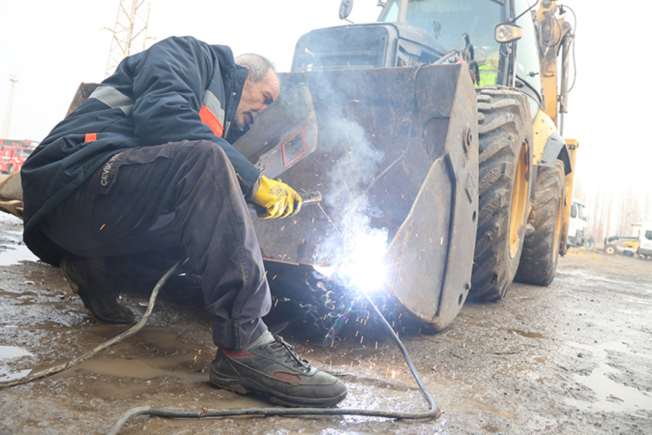 Dağ köylerinde kış mücadelesi: 21 ekip, 35 makineyle 24 saat teyakkuzda!