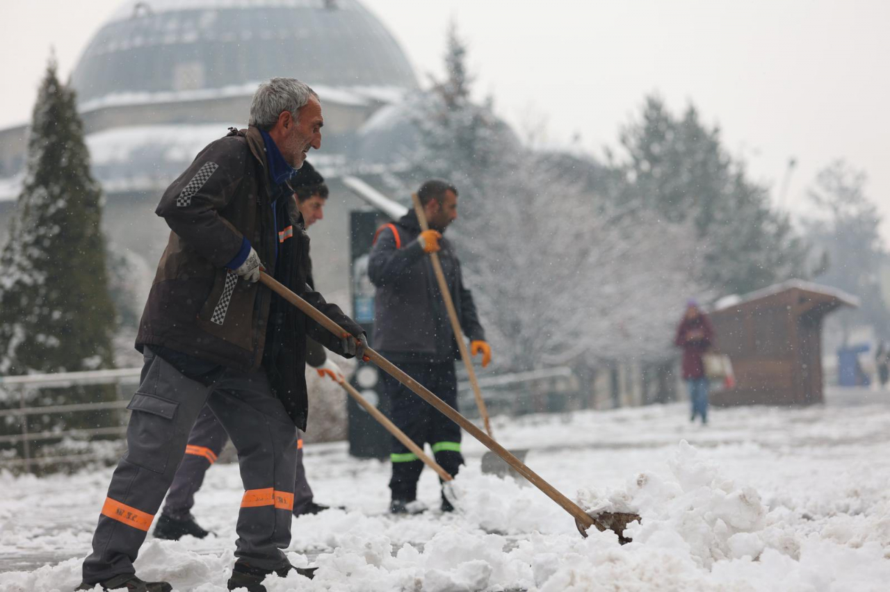 Erzurum'da Karla Mücadele Çalışmaları Aralıksız Sürüyor