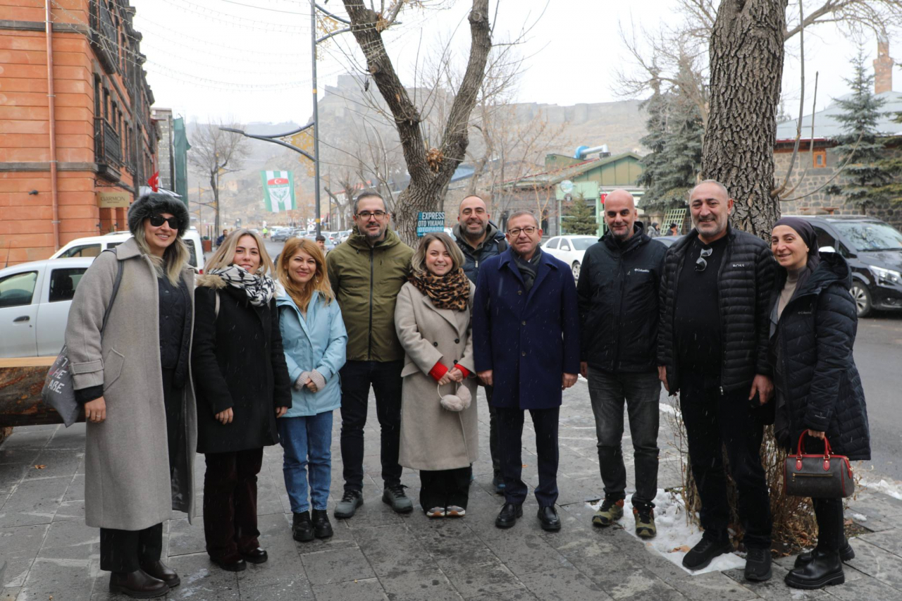 Vali Ziya Polat, Kars'ı Tercih Eden Misafirlerle Bir Araya Geldi