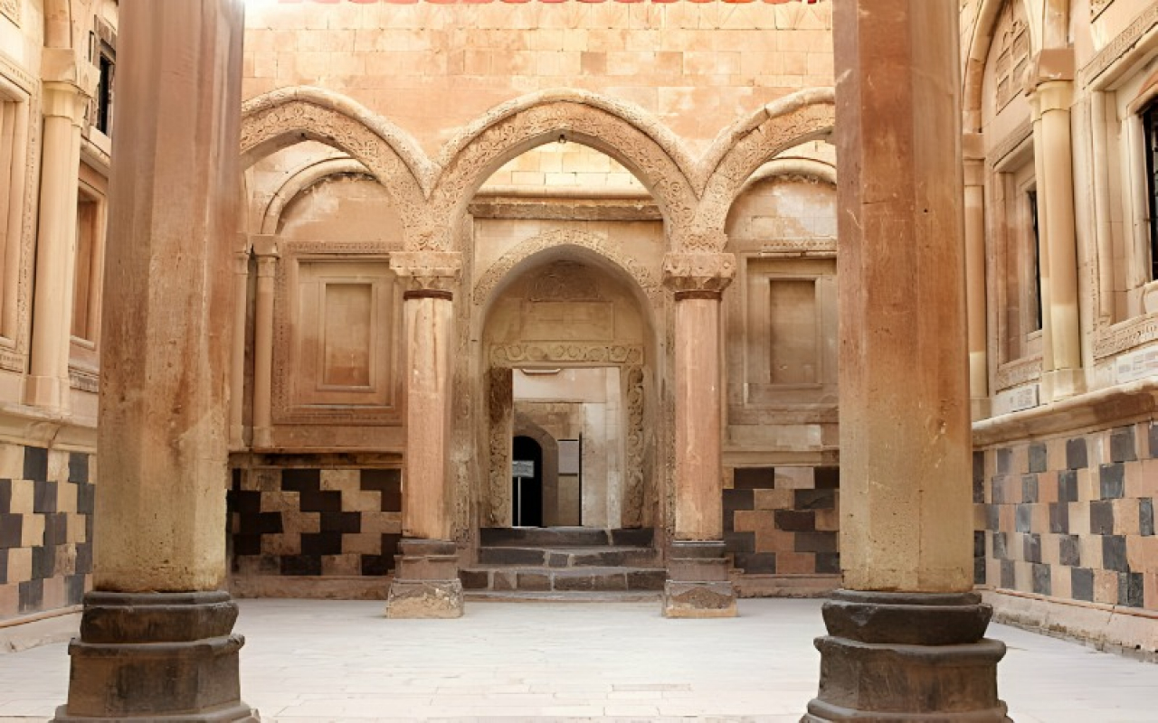 Doğubayazıt'ın Tarihi İhtişamı |İshak Paşa Sarayı hakkında Bilinmeyenler