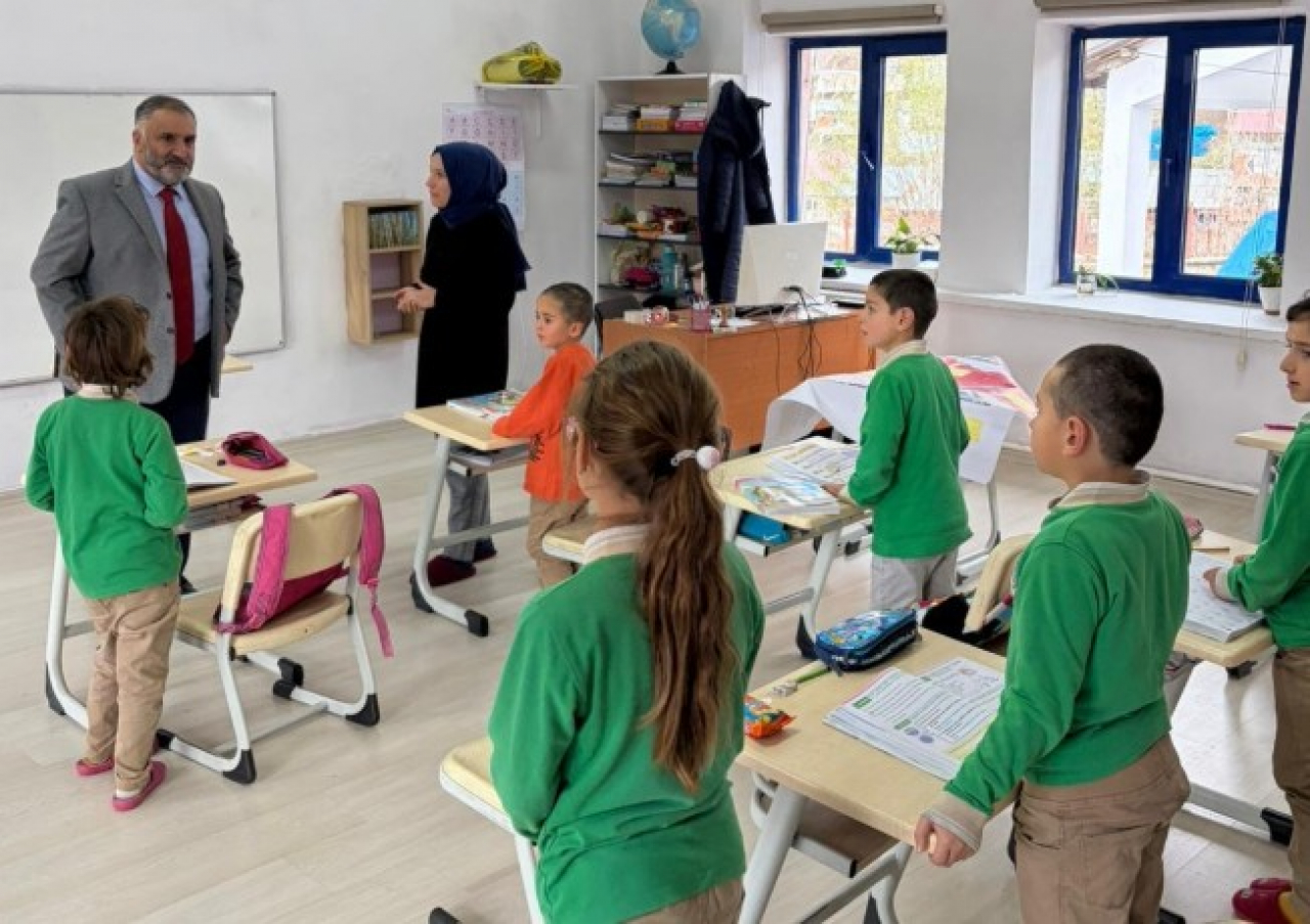 Pazaryolu'nda Öğrencilere Kızılay Desteği