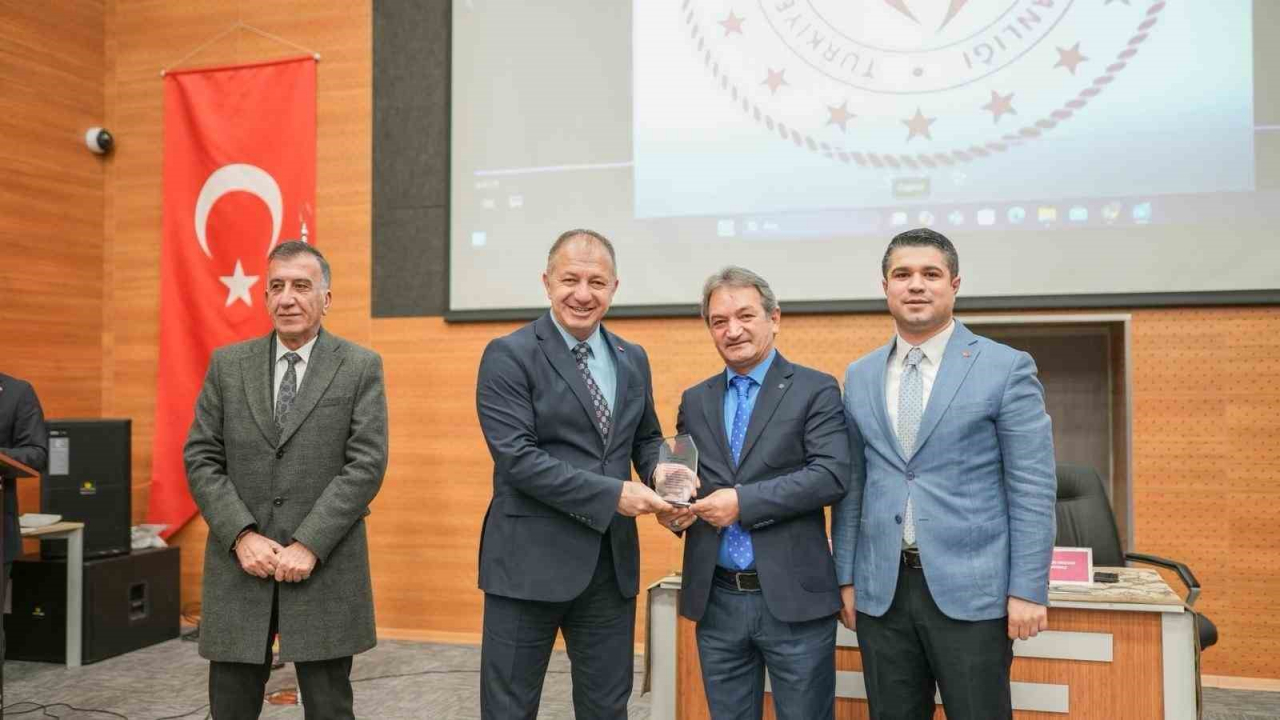 Erzurum'da Spor Tesislerine Teşekkür Belgesi Töreni Düzenlendi