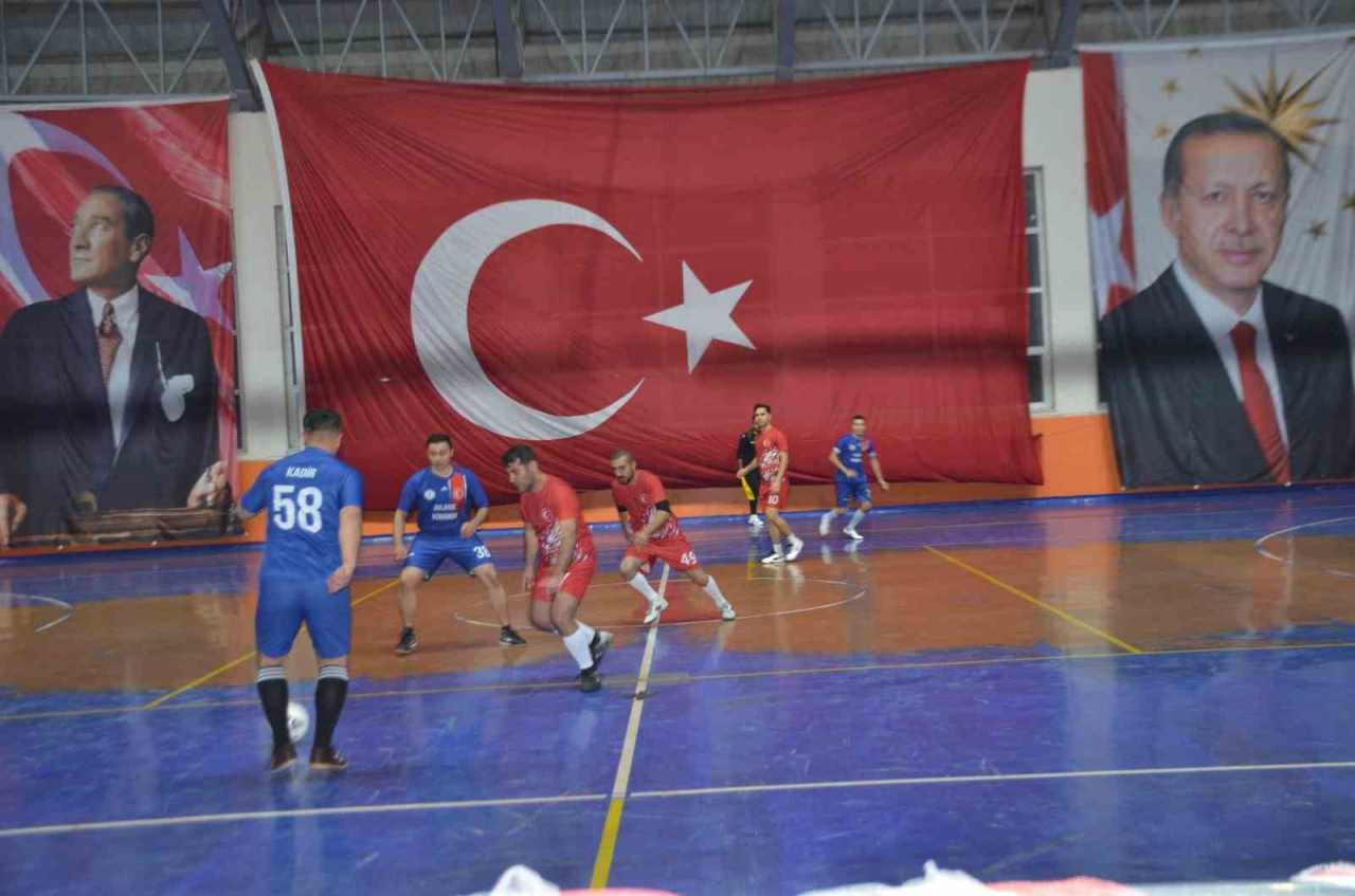 Bulanık'ta Futsal Turnuvası Başladı, 21 Takım Şampiyonluk İçin Yarışacak!