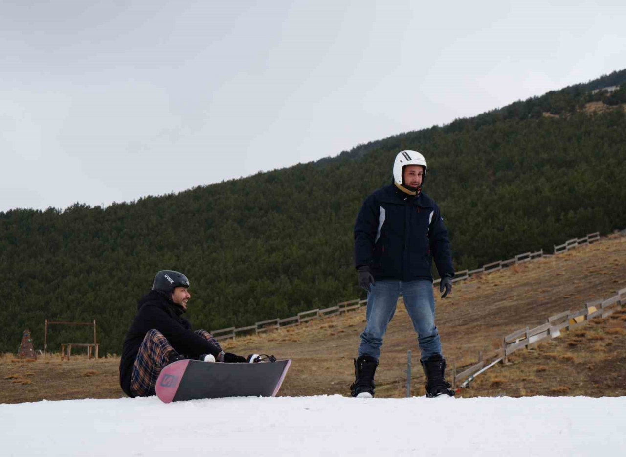 Palandöken Kayak Merkezi'nde sezon açıldı, suni kar ile pistler hazırlandı!