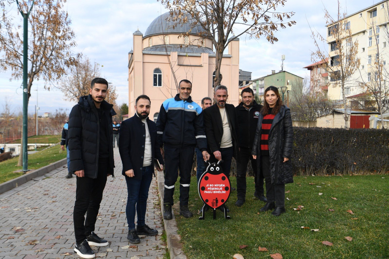 Parklarda Çevre Bilinci İçin Çift Dilli Tabela Uygulaması Başlatıldı