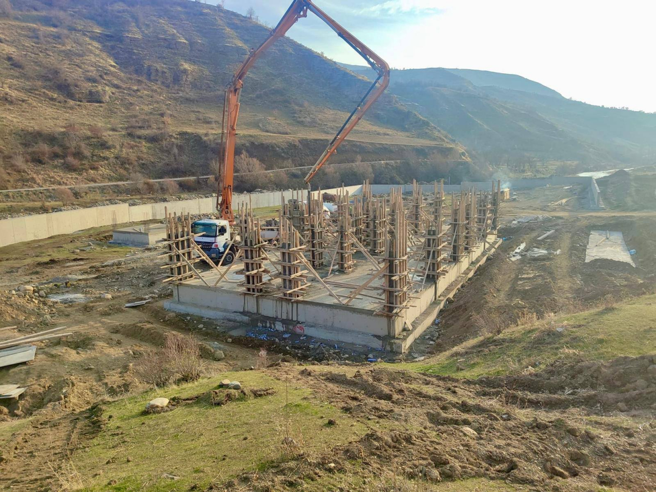 Bahçesaray'da Hizmet Atağı Sürüyor