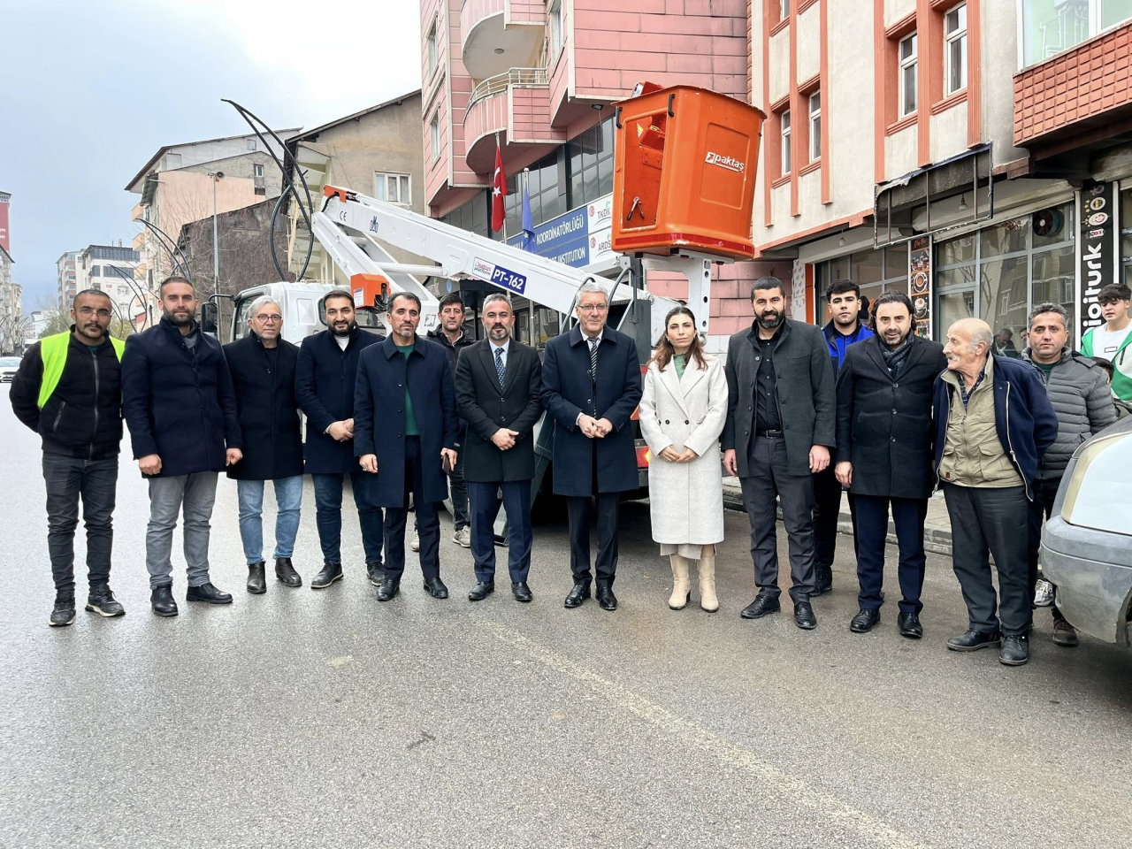 Eşbaşkan Söylemez, Hürriyet Caddesi'ndeki Aydınlatma Çalışmalarını İnceledi
