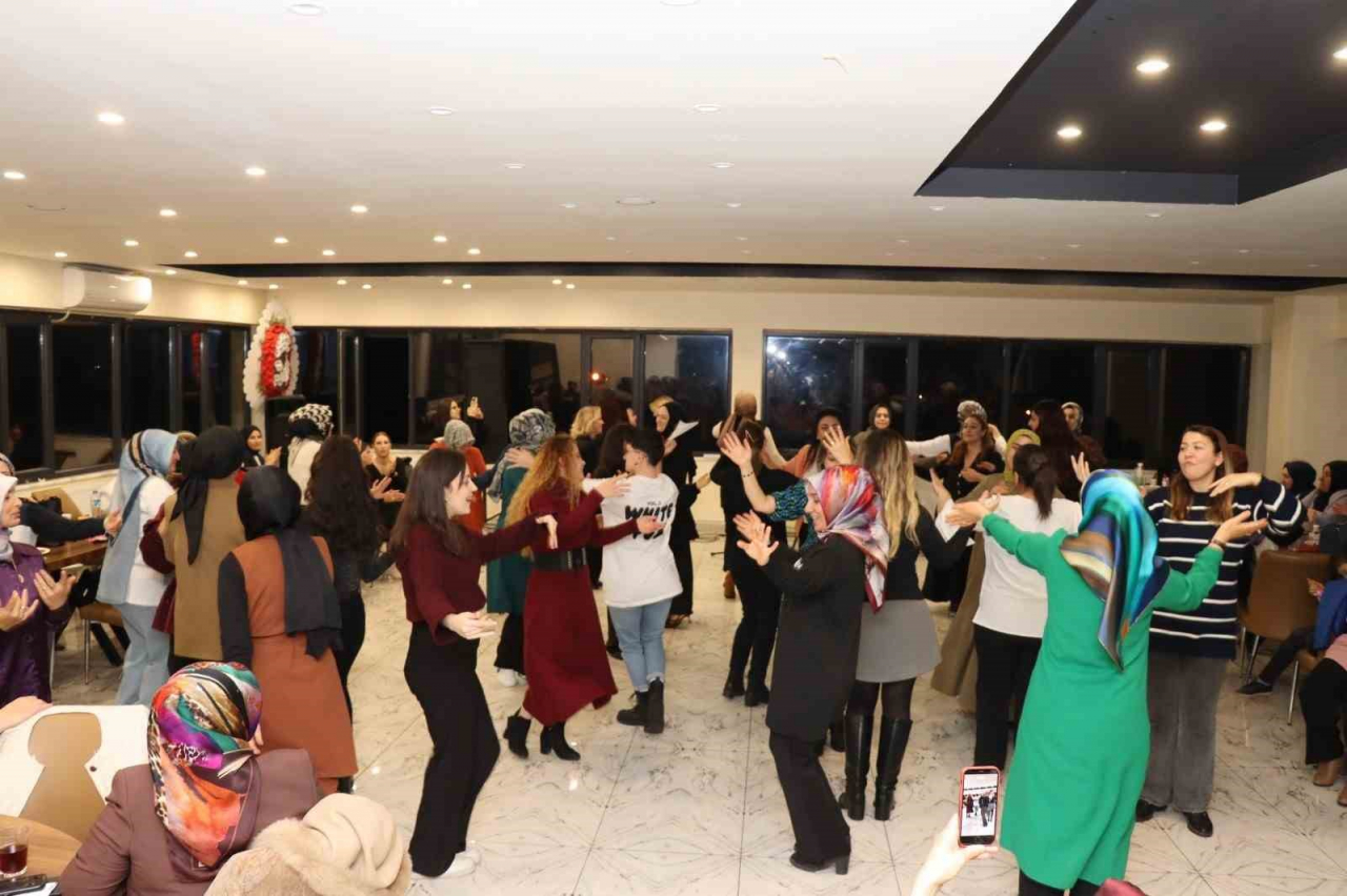 Oltu'da Kadınlar Matinası: Eğlence ve Dayanışma Dolu Unutulmaz Gece