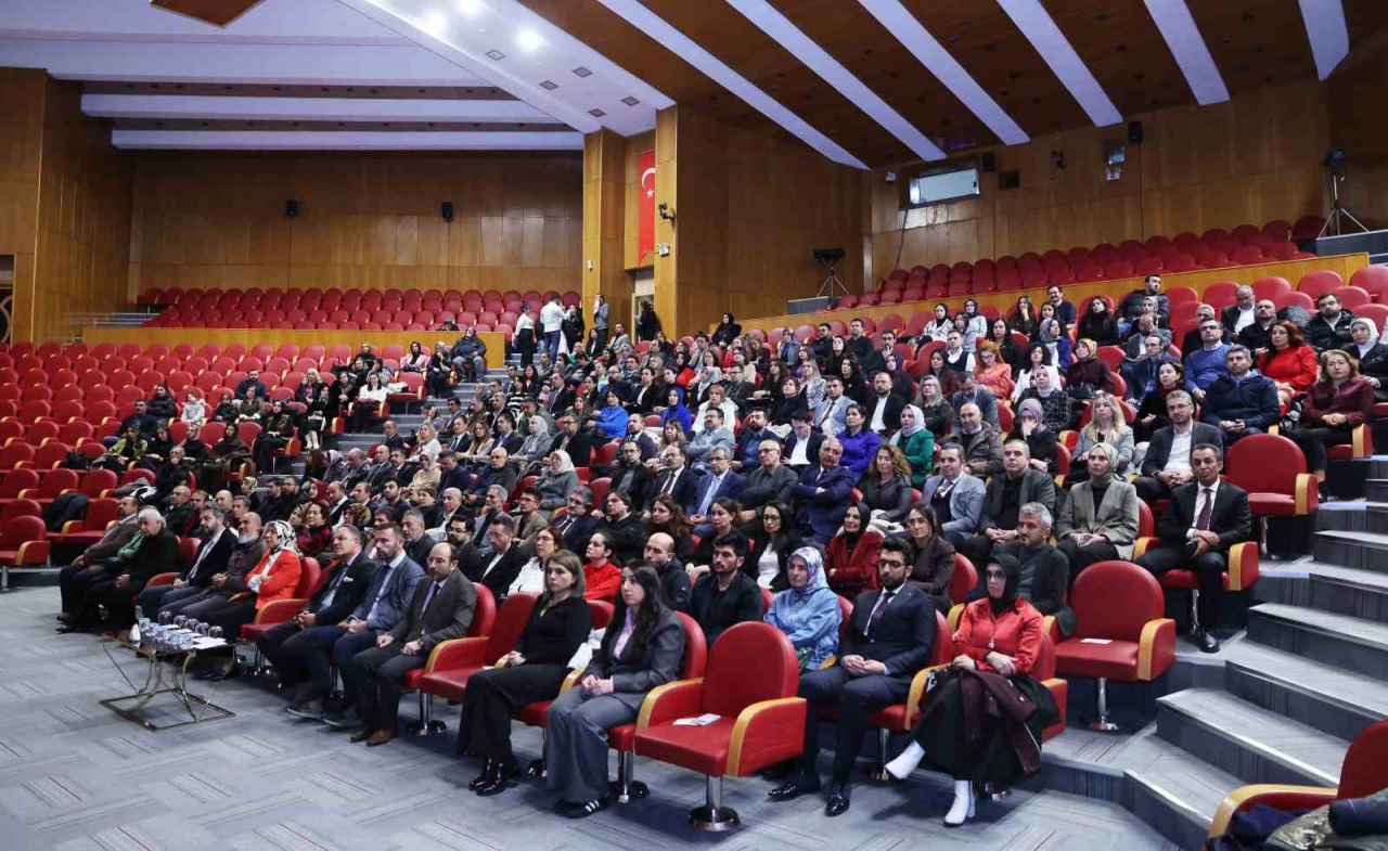 Atatürk Üniversitesi'nde Bilimsel Teşvik Töreni ile akademisyenlere ödüller verildi