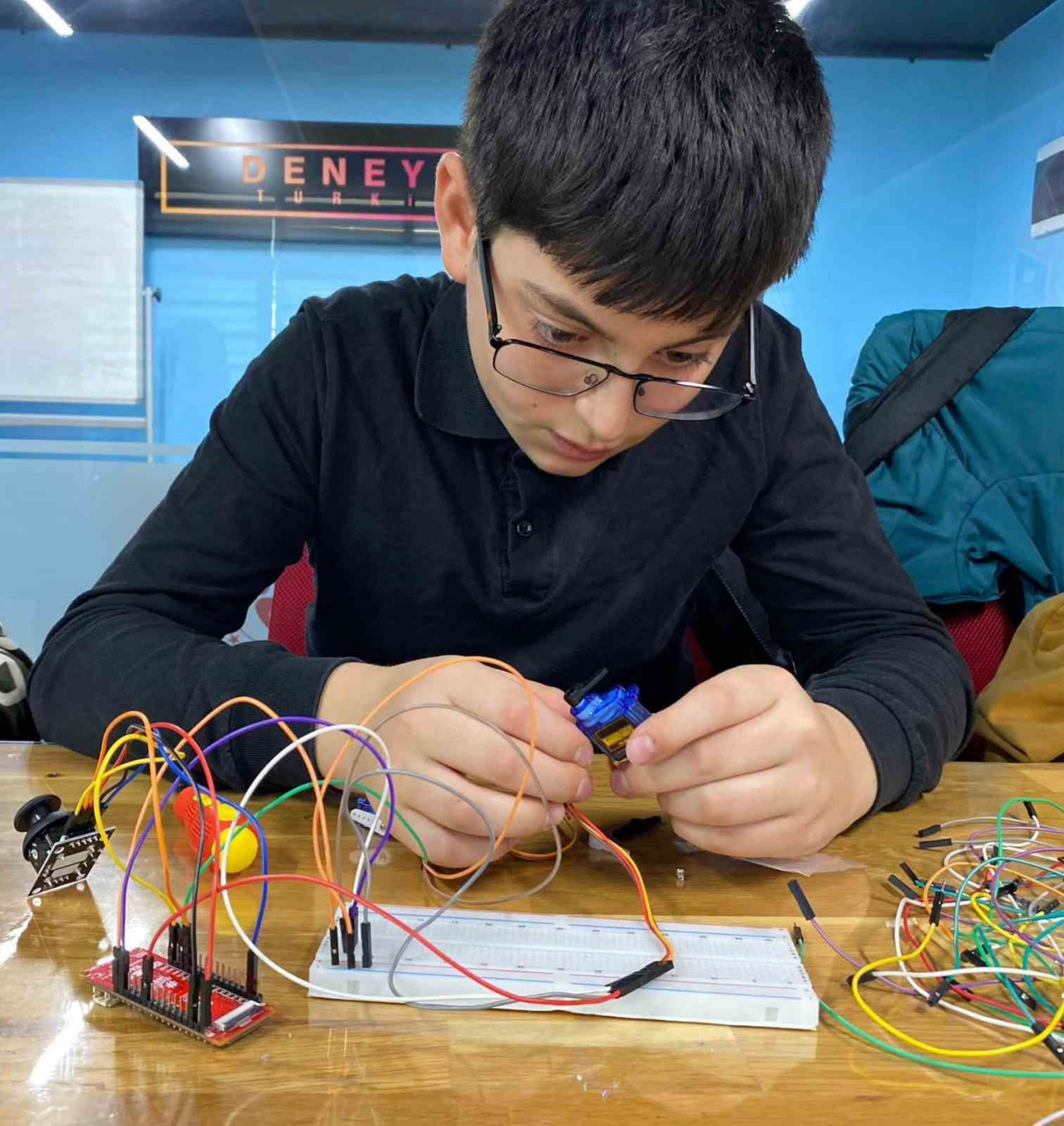 Muş'ta Gençler, Deneyap Atölyesi'nde İleri Robotik Eğitimi Alıyor