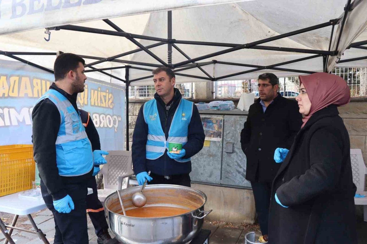 Oltu'da Kış Günlerinde Ücretsiz Çorba Dağıtımına Başlandı