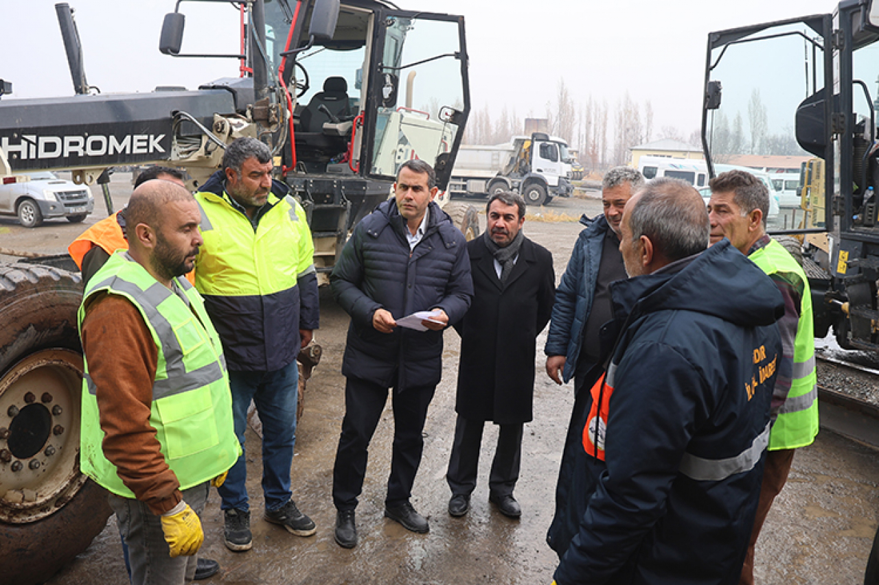 Dağ köylerinde kış mücadelesi: 21 ekip, 35 makineyle 24 saat teyakkuzda!