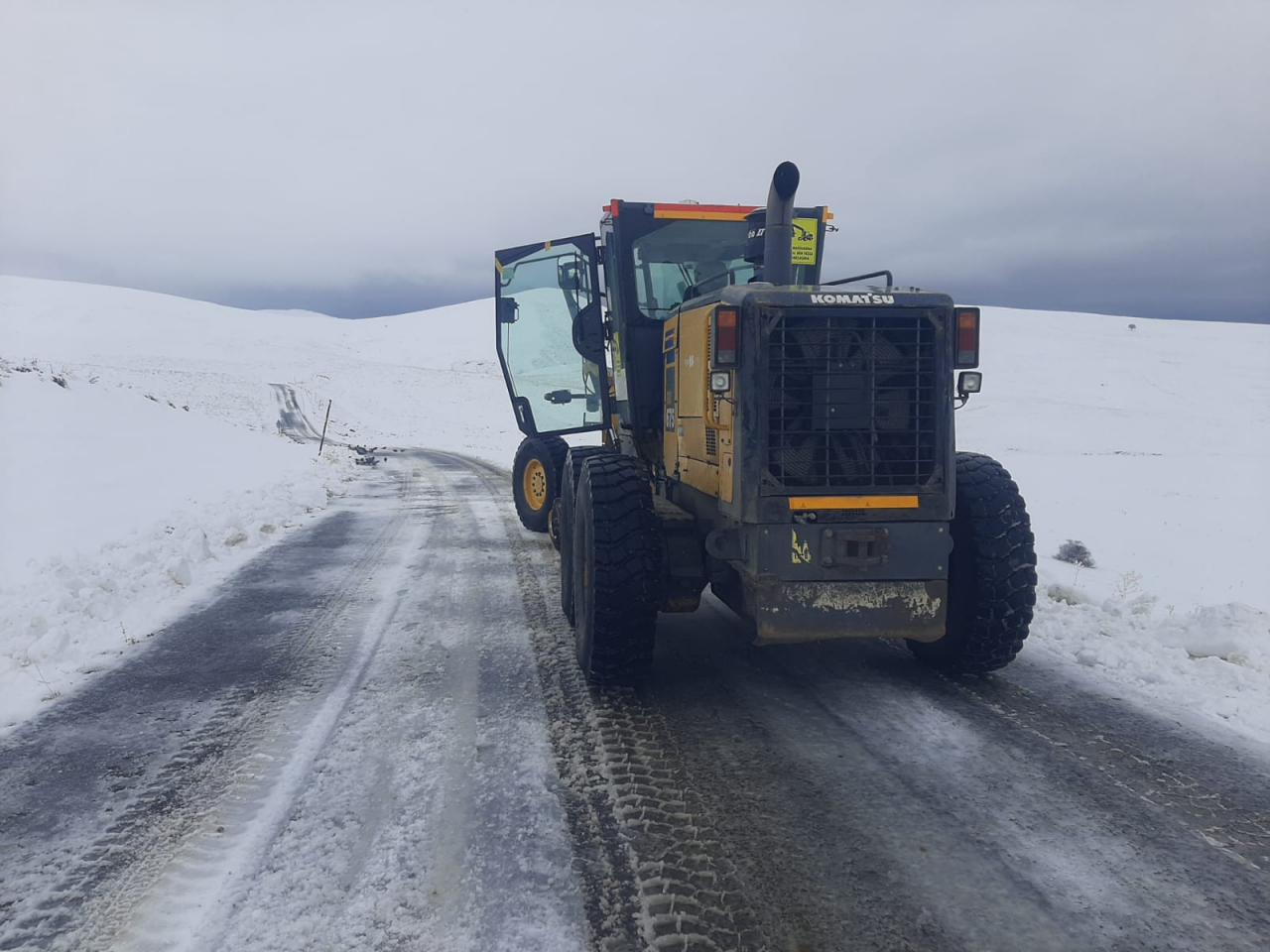 Ağrı'da karla mücadelede dokuz köy yolu ulaşıma açıldı