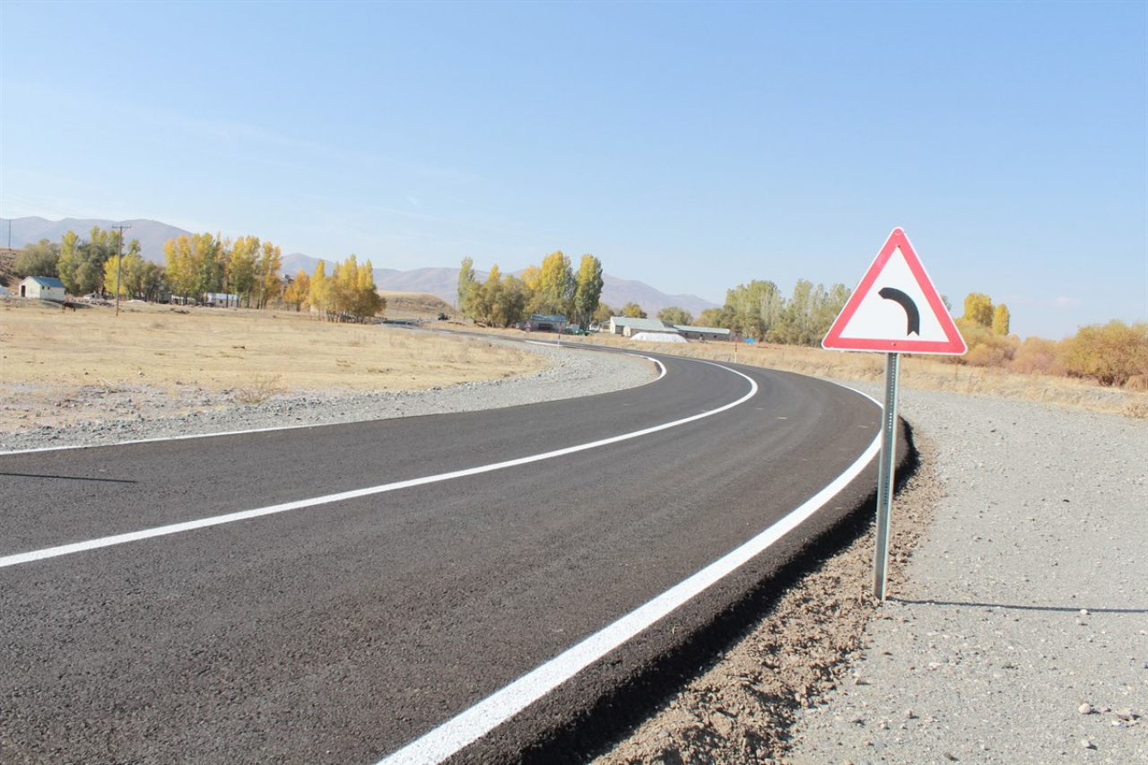 Ağrı'nın köy yollarına yeni trafik levhaları geliyor