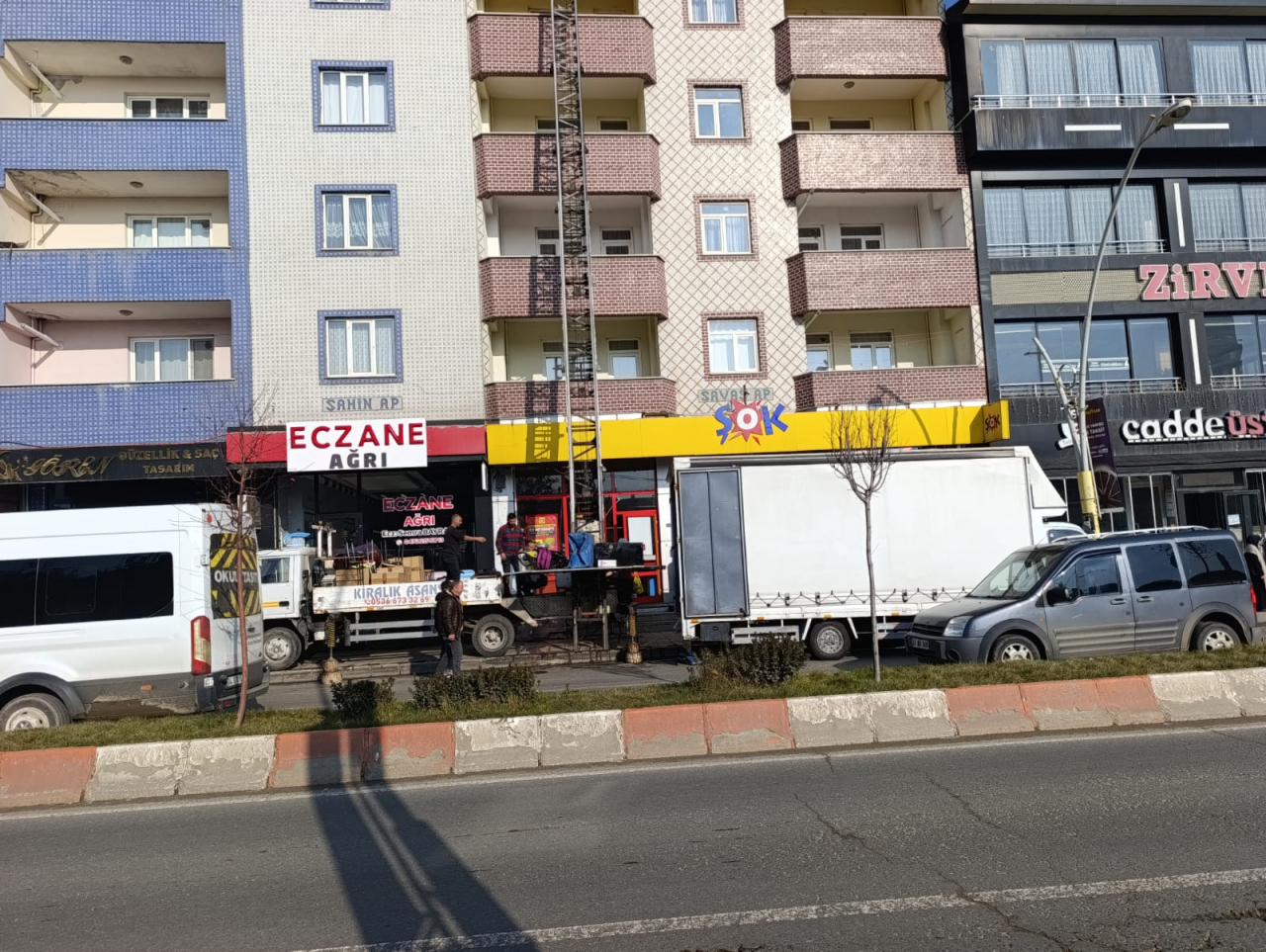 Ağrı'da güneşli hava ev taşımacılığını hareketlendirdi