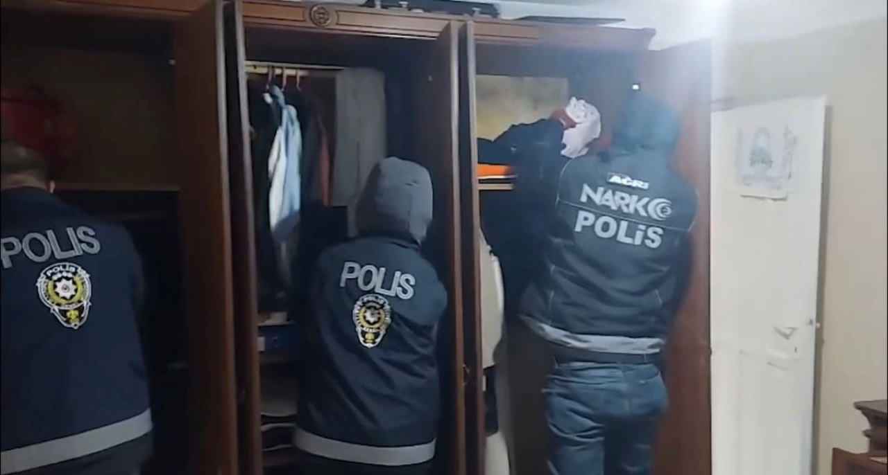 Ağrı ile Patnos'ta sokak satıcılarına eş zamanlı operasyon!