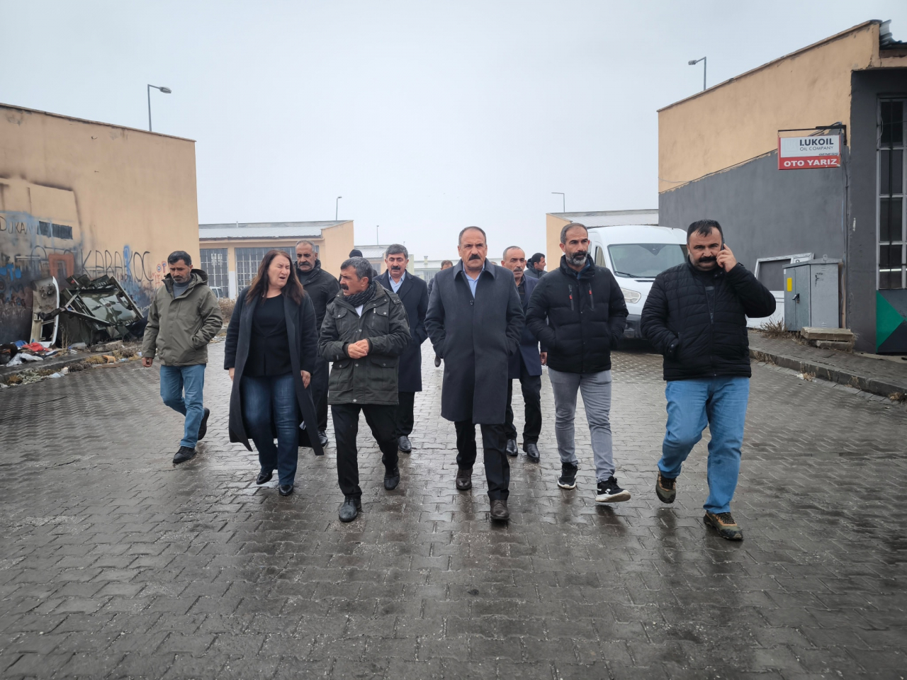 Çaldıran'da 'Ekmek ve Barış İçin' Kampanyası Kapsamında Esnaf Ziyaretleri