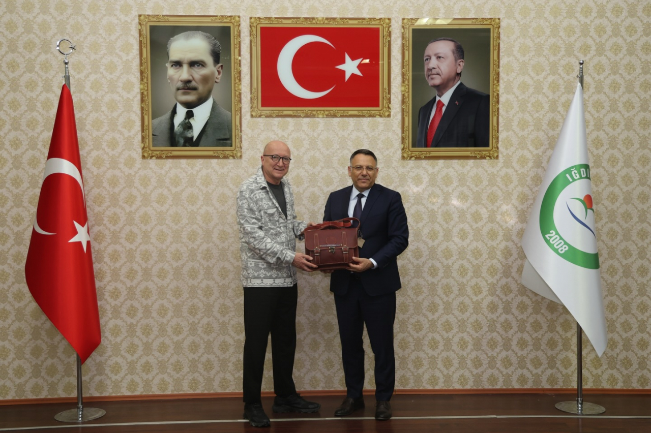 Diş Hekimi Prof. Dr. Altay'dan Rektör Gürel'e Ziyaret